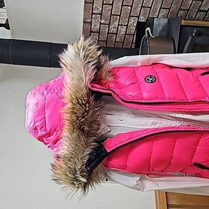 AMERICAN EAGLE OUTFITTERS VEST WITH FAUX FUR LINED HOOD. S/P/CH.